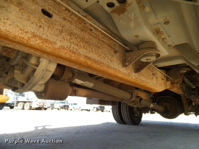 image for item DC2224 2001 Ford F550 Crew Cab flatbed truck