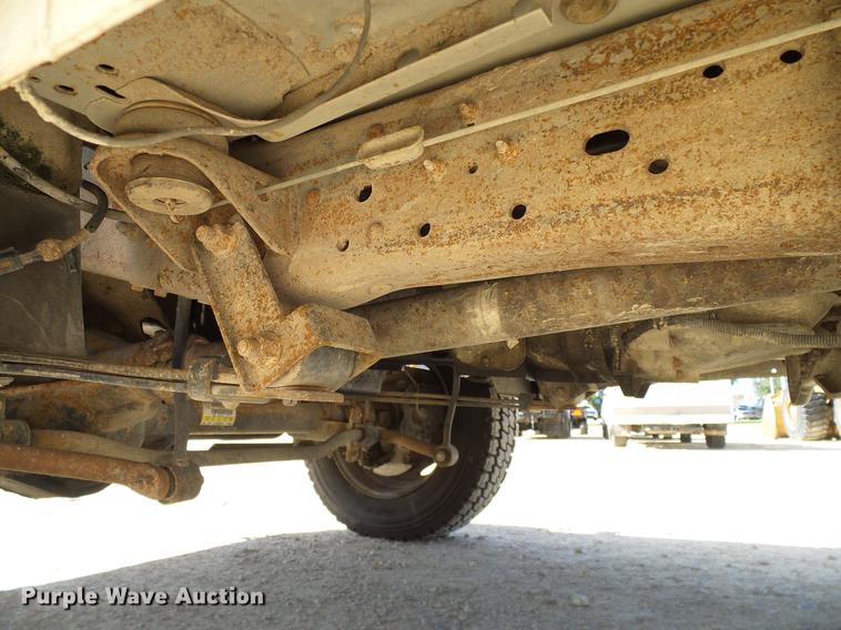 image for item DC2224 2001 Ford F550 Crew Cab flatbed truck