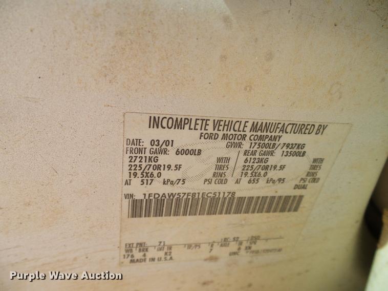 image for item DC2224 2001 Ford F550 Crew Cab flatbed truck