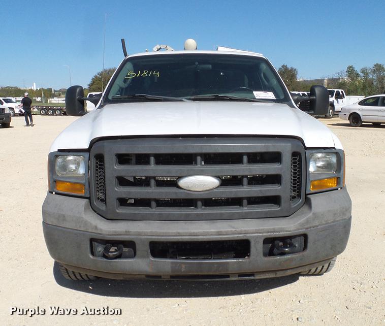 image for item DC2226 2005 Ford F350 Super Duty SuperCab utility bed pickup truck