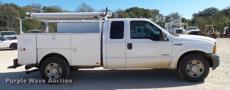 image for item DC2226 2005 Ford F350 Super Duty SuperCab utility bed pickup truck