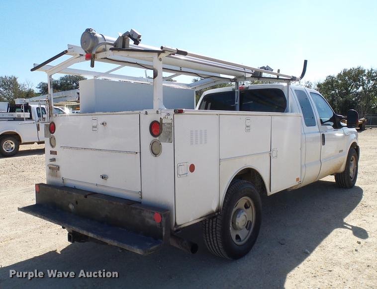 image for item DC2226 2005 Ford F350 Super Duty SuperCab utility bed pickup truck