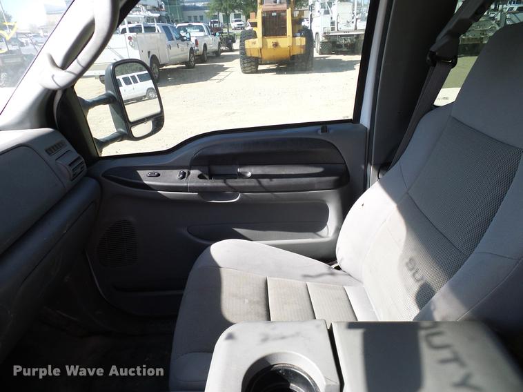 image for item DC2226 2005 Ford F350 Super Duty SuperCab utility bed pickup truck