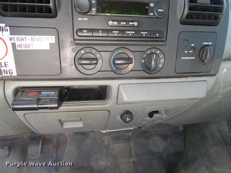 image for item DC2226 2005 Ford F350 Super Duty SuperCab utility bed pickup truck