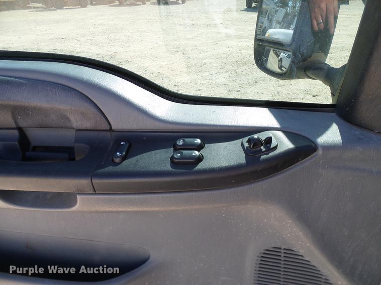 image for item DC2226 2005 Ford F350 Super Duty SuperCab utility bed pickup truck