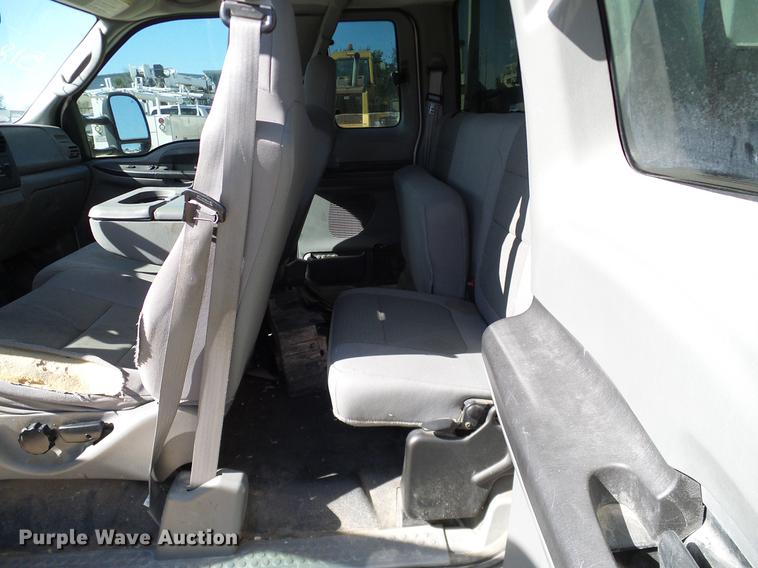 image for item DC2226 2005 Ford F350 Super Duty SuperCab utility bed pickup truck