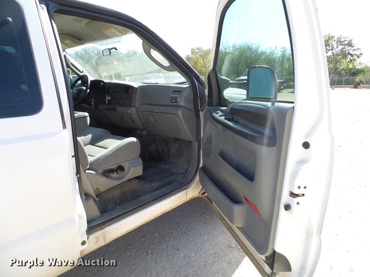 image for item DC2226 2005 Ford F350 Super Duty SuperCab utility bed pickup truck