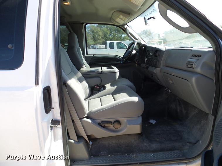 image for item DC2226 2005 Ford F350 Super Duty SuperCab utility bed pickup truck