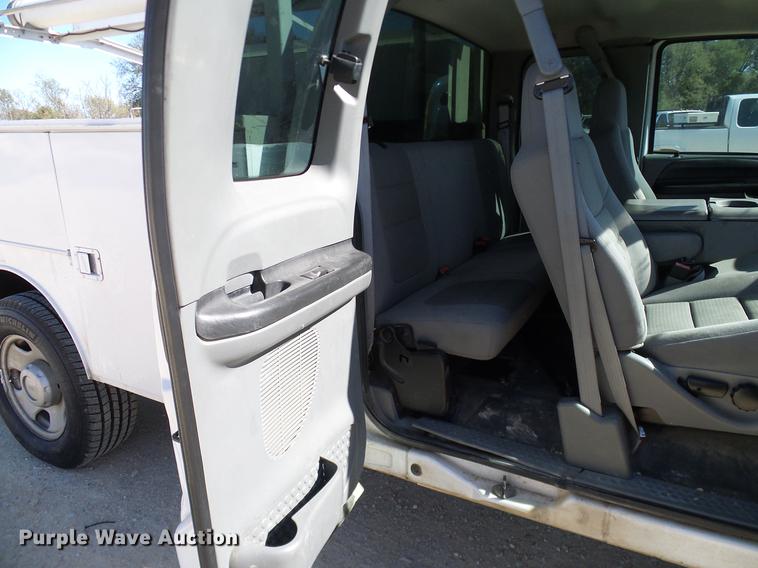 image for item DC2226 2005 Ford F350 Super Duty SuperCab utility bed pickup truck