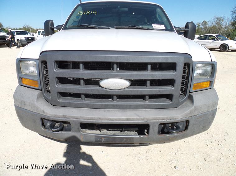 image for item DC2226 2005 Ford F350 Super Duty SuperCab utility bed pickup truck