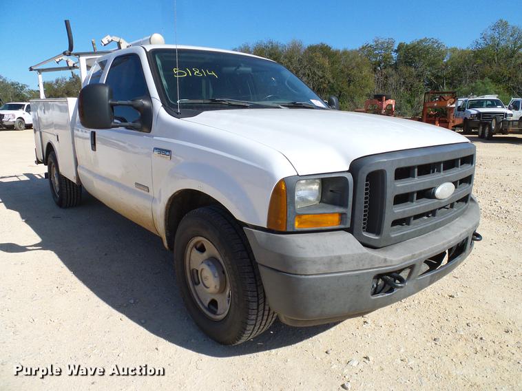 image for item DC2226 2005 Ford F350 Super Duty SuperCab utility bed pickup truck
