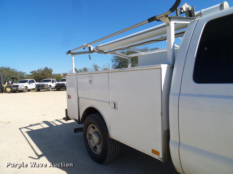 image for item DC2226 2005 Ford F350 Super Duty SuperCab utility bed pickup truck