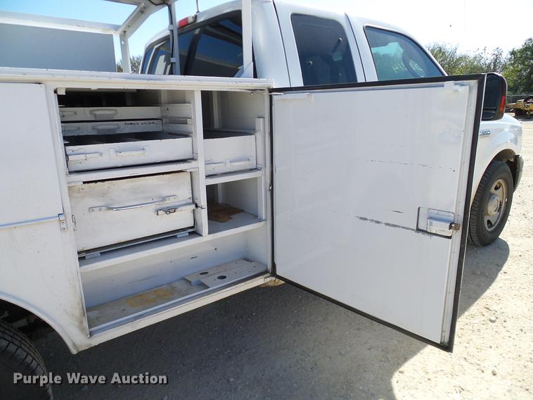 image for item DC2226 2005 Ford F350 Super Duty SuperCab utility bed pickup truck