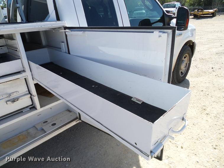 image for item DC2226 2005 Ford F350 Super Duty SuperCab utility bed pickup truck