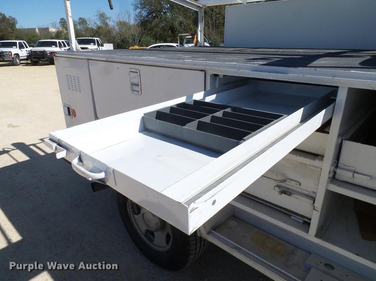 image for item DC2226 2005 Ford F350 Super Duty SuperCab utility bed pickup truck