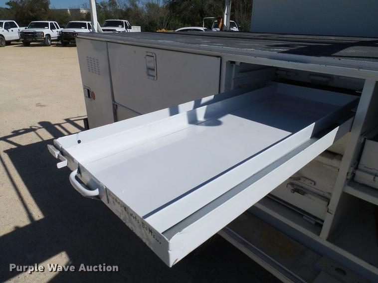 image for item DC2226 2005 Ford F350 Super Duty SuperCab utility bed pickup truck