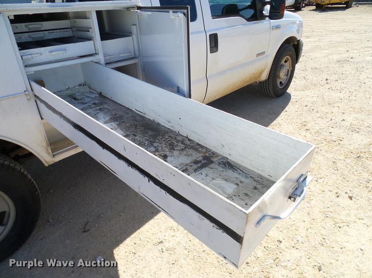 image for item DC2226 2005 Ford F350 Super Duty SuperCab utility bed pickup truck