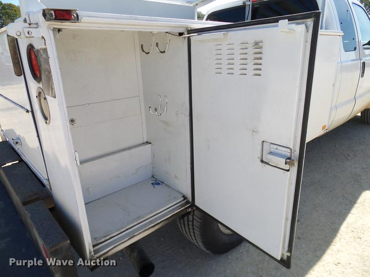 image for item DC2226 2005 Ford F350 Super Duty SuperCab utility bed pickup truck