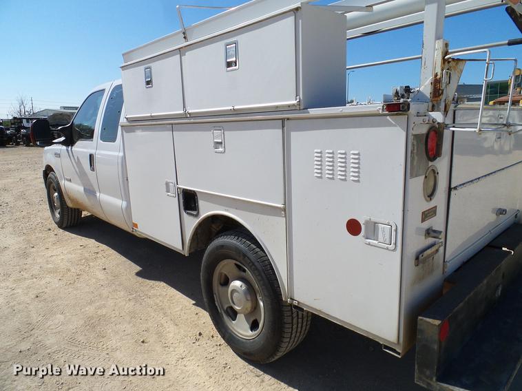 image for item DC2226 2005 Ford F350 Super Duty SuperCab utility bed pickup truck