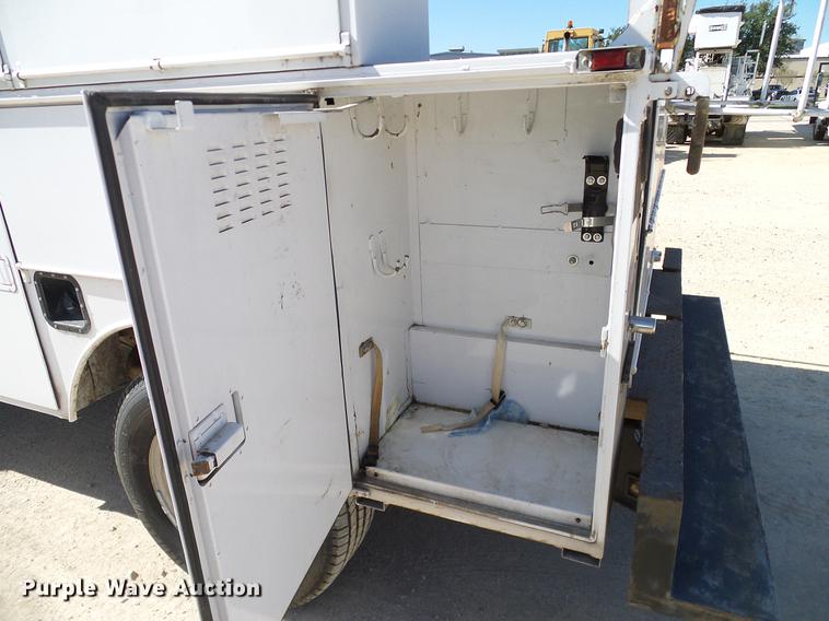 image for item DC2226 2005 Ford F350 Super Duty SuperCab utility bed pickup truck