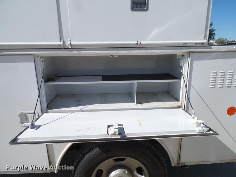 image for item DC2226 2005 Ford F350 Super Duty SuperCab utility bed pickup truck