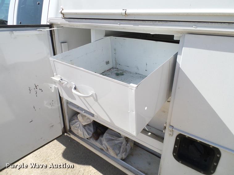 image for item DC2226 2005 Ford F350 Super Duty SuperCab utility bed pickup truck