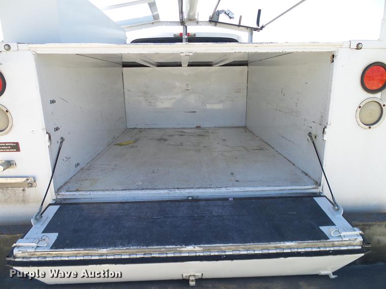 image for item DC2226 2005 Ford F350 Super Duty SuperCab utility bed pickup truck