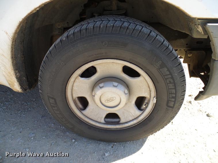 image for item DC2226 2005 Ford F350 Super Duty SuperCab utility bed pickup truck