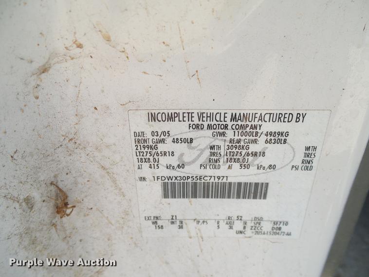 image for item DC2226 2005 Ford F350 Super Duty SuperCab utility bed pickup truck