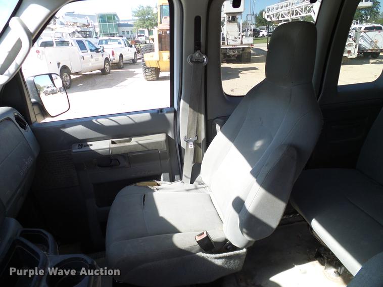 image for item DC2227 2011 Ford E350 Super Duty Extended van