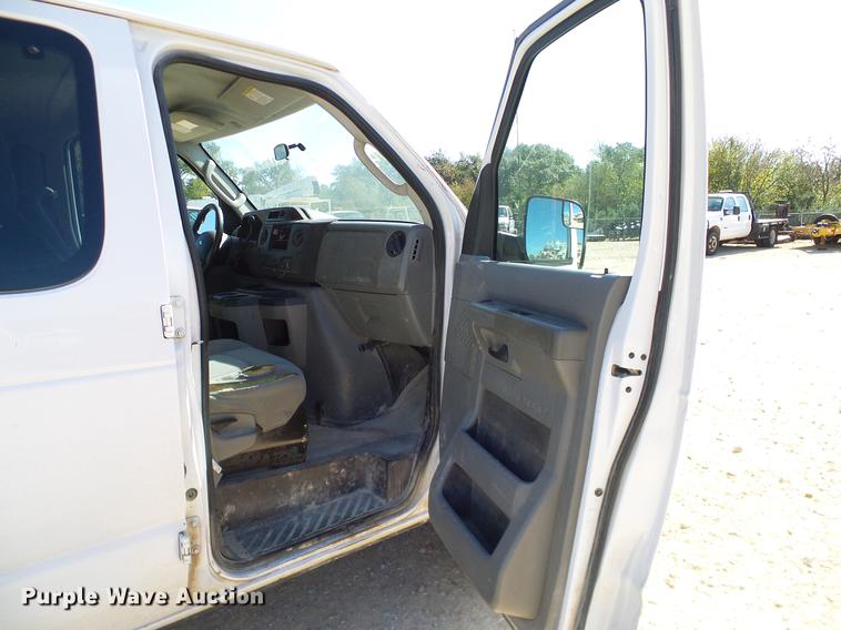 image for item DC2227 2011 Ford E350 Super Duty Extended van