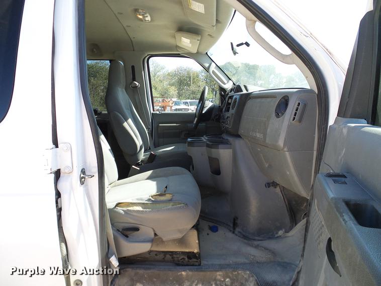 image for item DC2227 2011 Ford E350 Super Duty Extended van