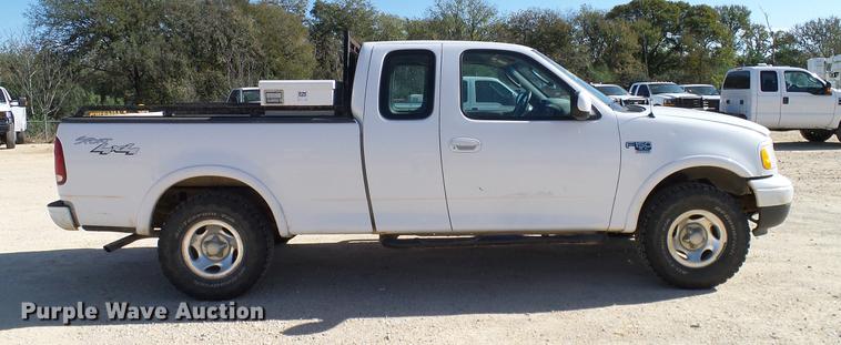 image for item DC2228 2003 Ford F150 SuperCab pickup truck