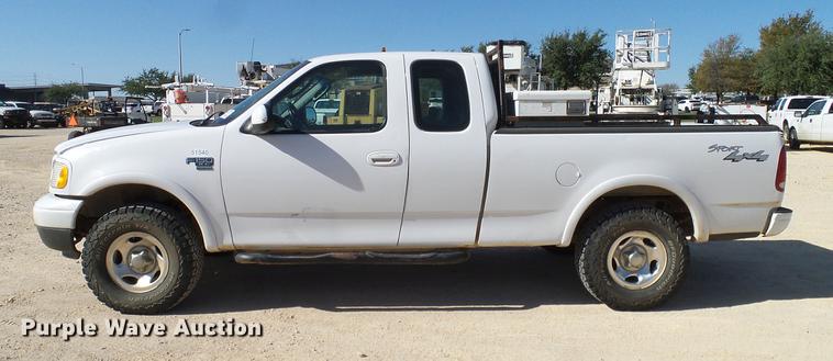 image for item DC2228 2003 Ford F150 SuperCab pickup truck