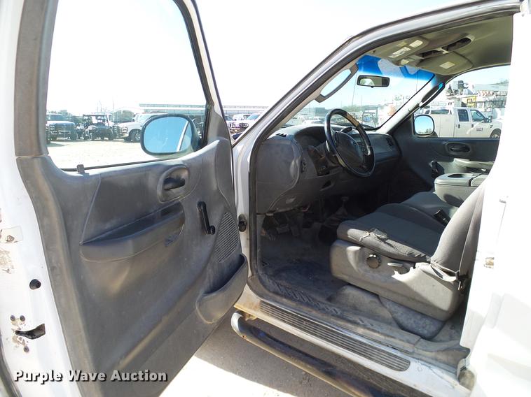 image for item DC2228 2003 Ford F150 SuperCab pickup truck