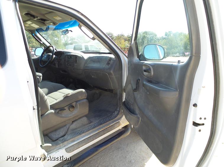 image for item DC2228 2003 Ford F150 SuperCab pickup truck