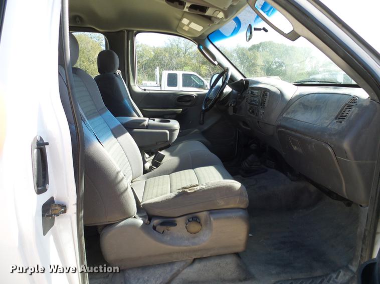 image for item DC2228 2003 Ford F150 SuperCab pickup truck