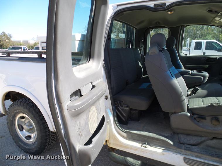 image for item DC2228 2003 Ford F150 SuperCab pickup truck