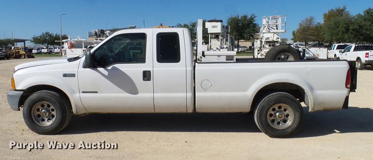 image for item DC2230 1999 Ford F350 Super Duty SuperCab pickup truck