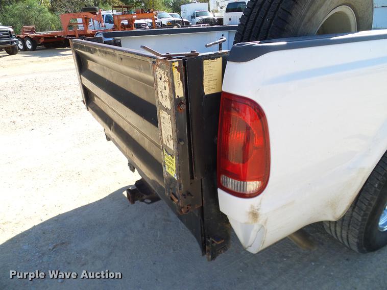 image for item DC2230 1999 Ford F350 Super Duty SuperCab pickup truck