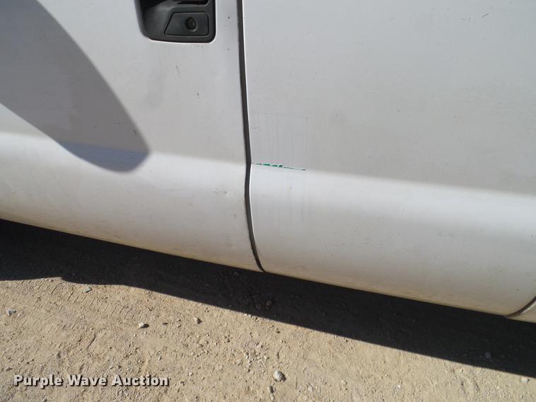 image for item DC2230 1999 Ford F350 Super Duty SuperCab pickup truck