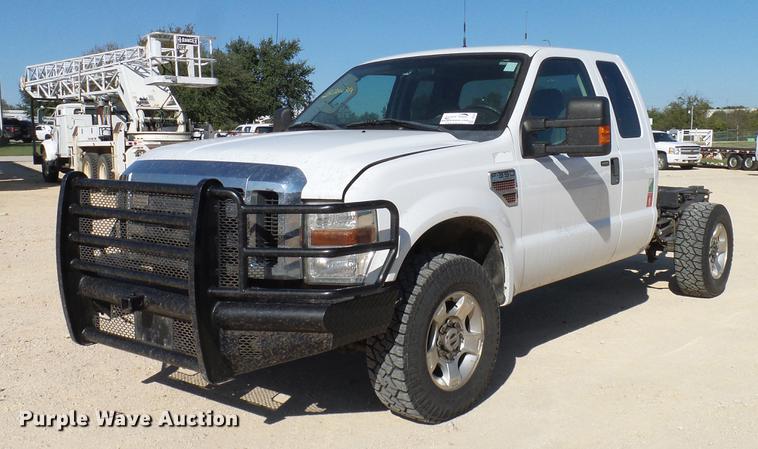 image for item DC2231 2010 Ford F350 Super Duty SuperCab pickup truck cab and chassis
