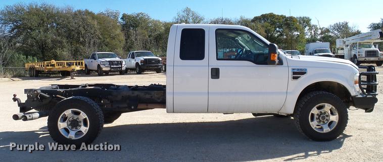 image for item DC2231 2010 Ford F350 Super Duty SuperCab pickup truck cab and chassis