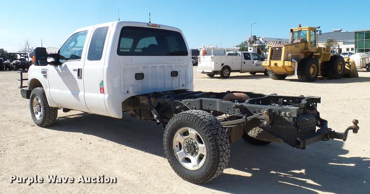 image for item DC2231 2010 Ford F350 Super Duty SuperCab pickup truck cab and chassis