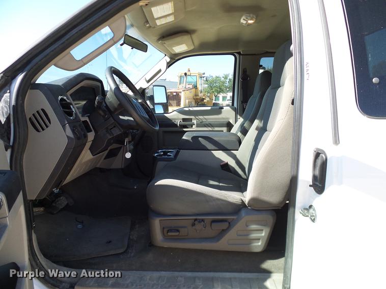 image for item DC2231 2010 Ford F350 Super Duty SuperCab pickup truck cab and chassis