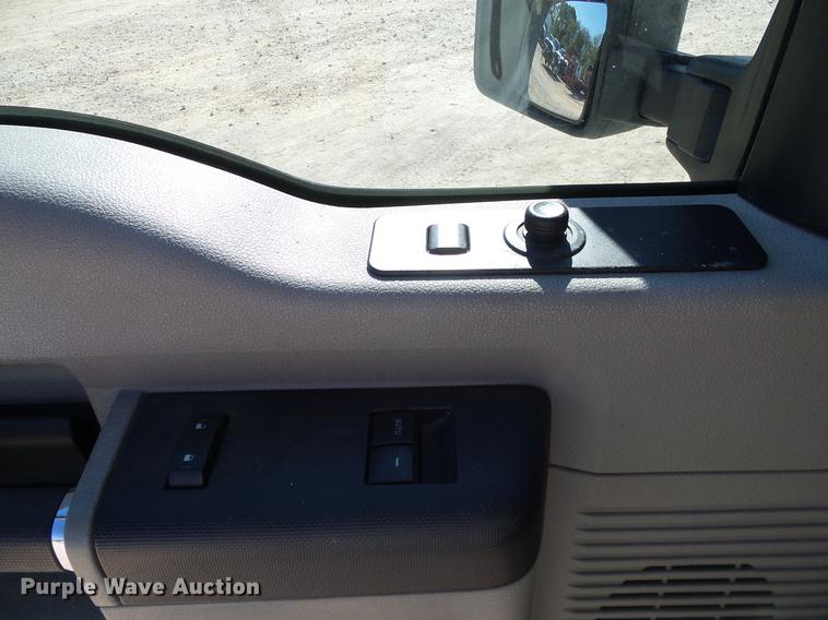 image for item DC2231 2010 Ford F350 Super Duty SuperCab pickup truck cab and chassis