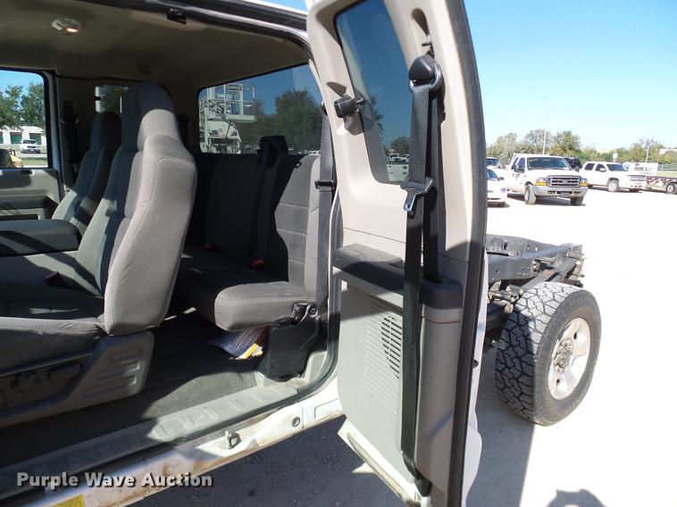 image for item DC2231 2010 Ford F350 Super Duty SuperCab pickup truck cab and chassis