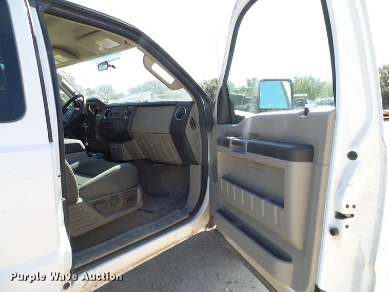 image for item DC2231 2010 Ford F350 Super Duty SuperCab pickup truck cab and chassis