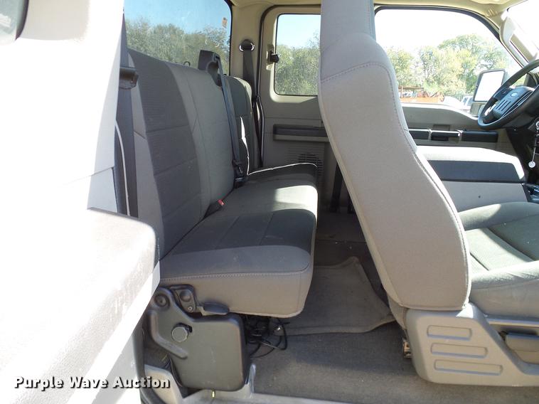 image for item DC2231 2010 Ford F350 Super Duty SuperCab pickup truck cab and chassis