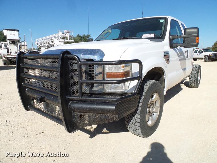 image for item DC2231 2010 Ford F350 Super Duty SuperCab pickup truck cab and chassis